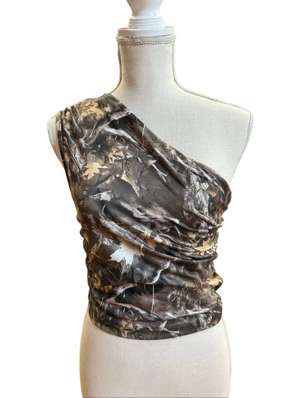 Shein Women's One Shoulder Cinched Crop Top in Camo Size Small